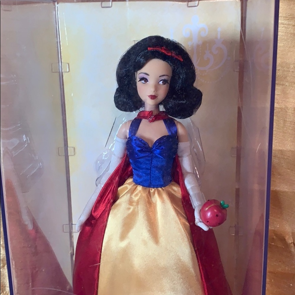 disney snow white collectors doll
